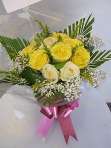  Yellow and Cream Roses Handtied Bouquet 
