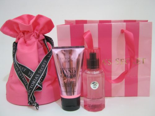 victoria secret gift set in a pink bag