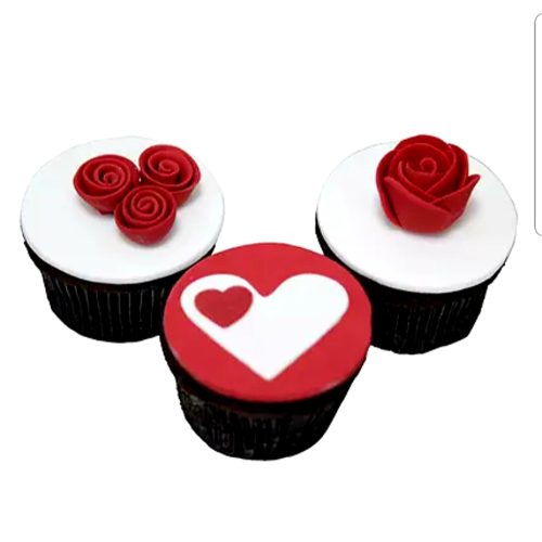 Cupcakes with Heart and Flower design