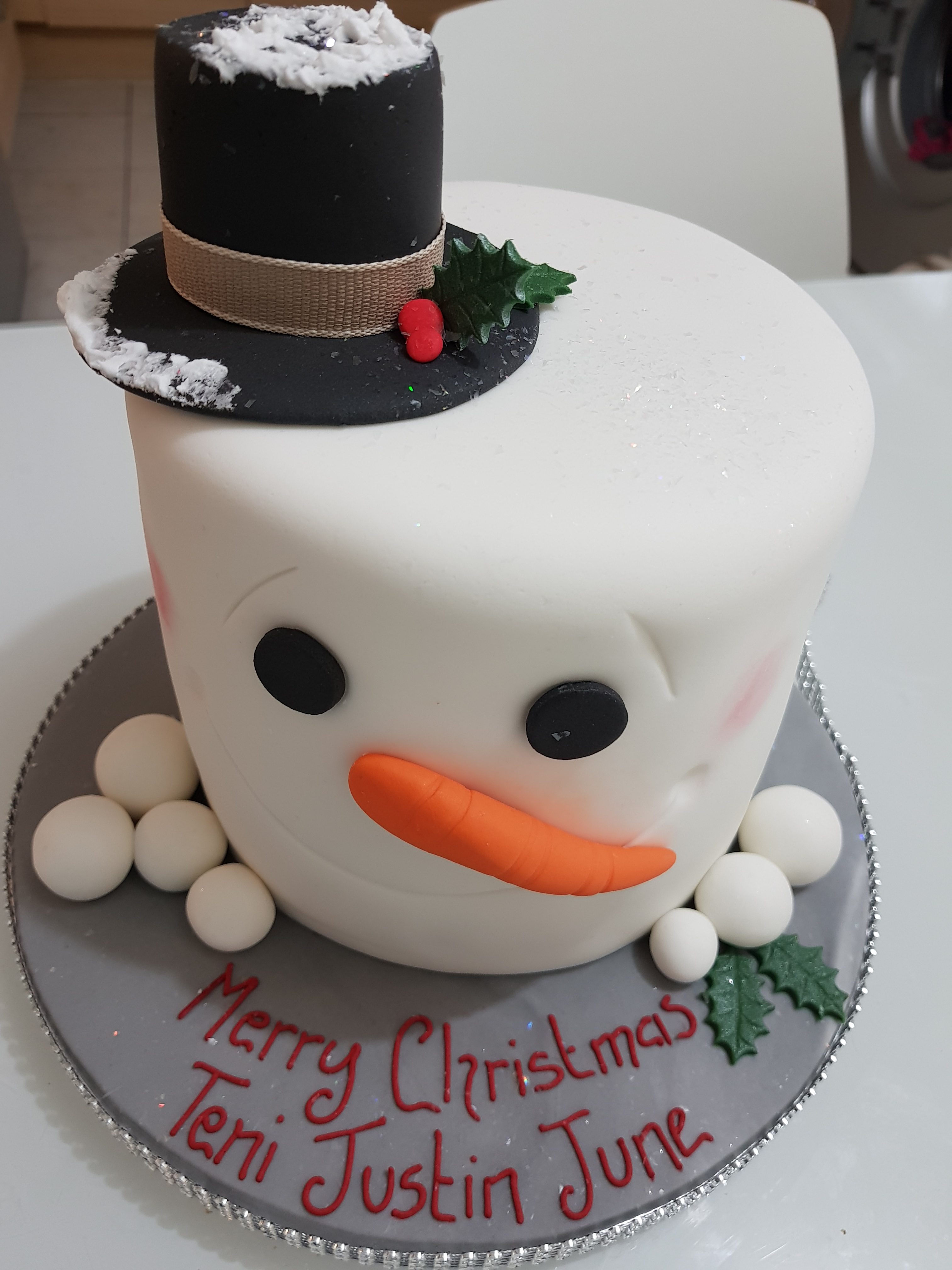 Snowman Christmas Cake | flowerandballooncompany.com