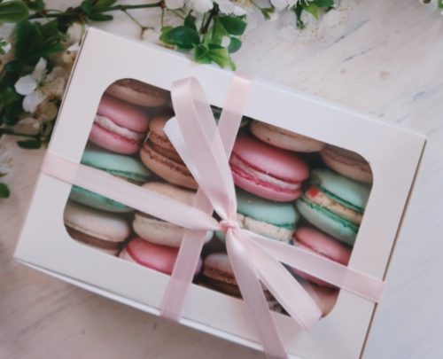 Box of mixed colour macaron