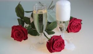 Valentine's day gifts featuring Red Roses with Champagne