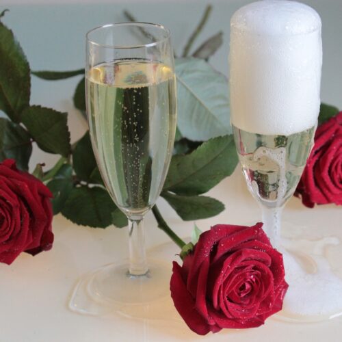 Valentine's day gifts featuring Red Roses with Champagne