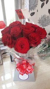 10 Roses In Living Vase