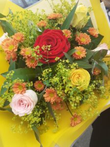 Fresh Flower Bouquet- Mix of roses, daisies and greenery