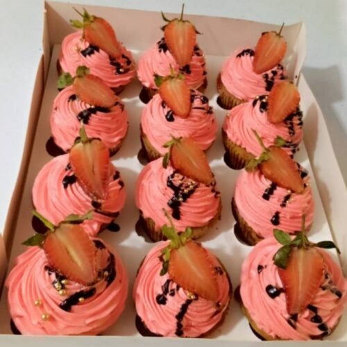 12 Strawberry Cream Cupcakes